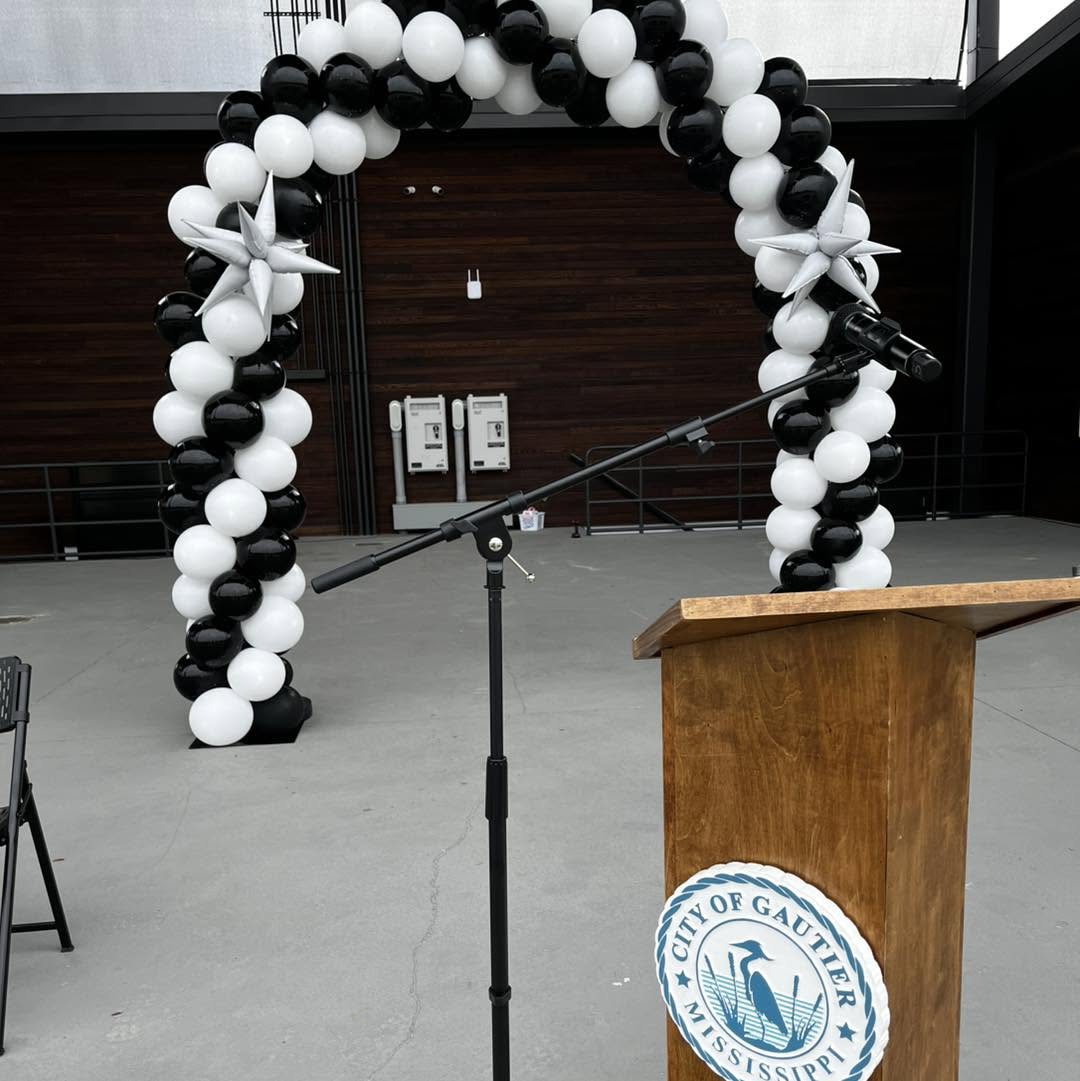 Balloon décor — Classic black and white balloon arch at a city ceremony