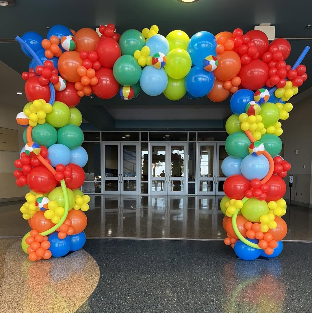 Balloon décor — Vibrant beach-themed balloon entrance arch