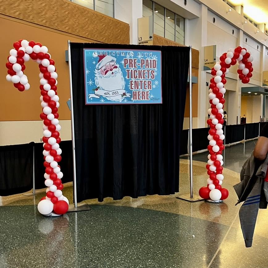 Balloon décor — Red and white candy cane columns at Christmas City
